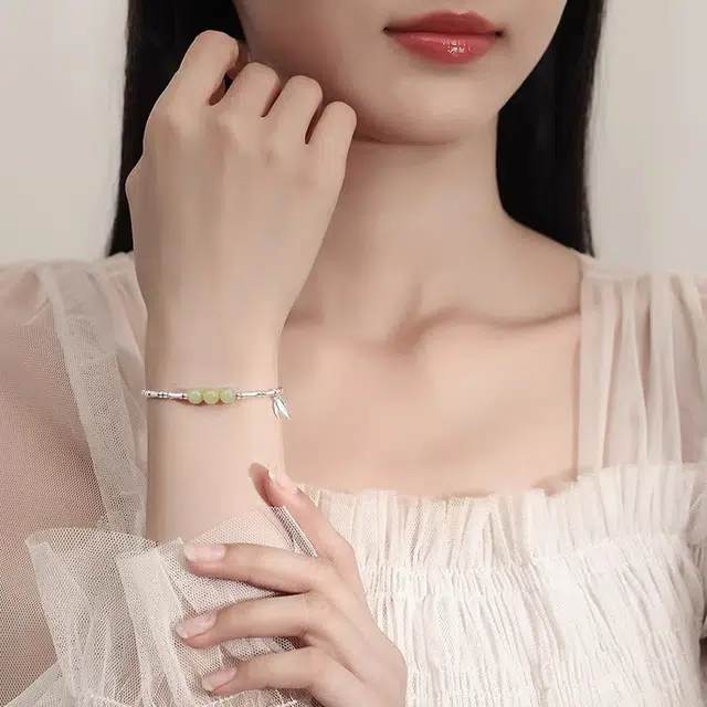925