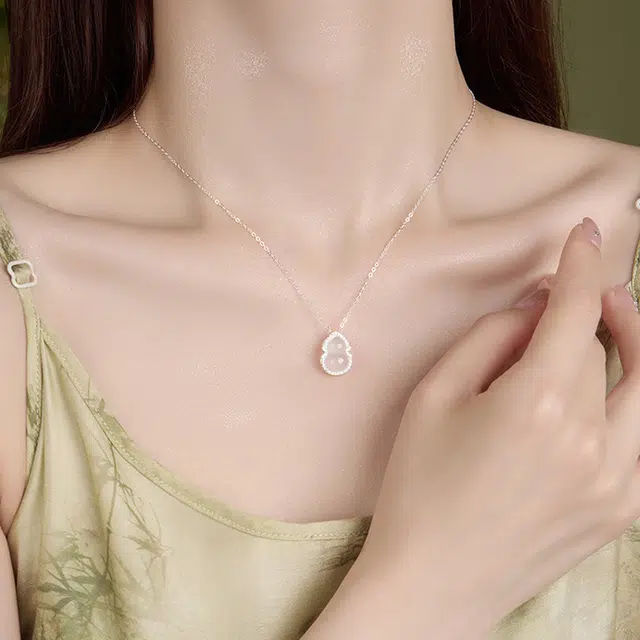 925