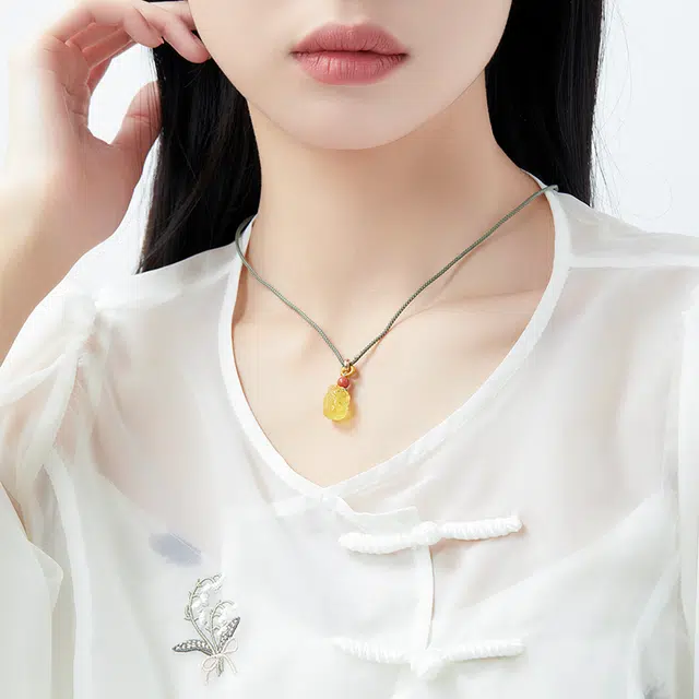 六珍堂 国潮貔貅 手工编织 复古小众 琥珀 玉石项链 女款