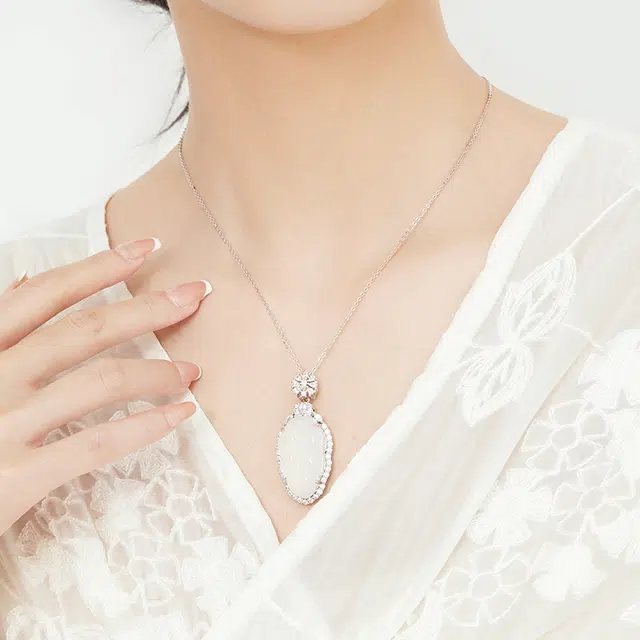 六珍堂 新中式国风冰透金枝玉叶锁骨链女  玉髓 玉石项链 女款 精美礼盒装 生日 礼 物
