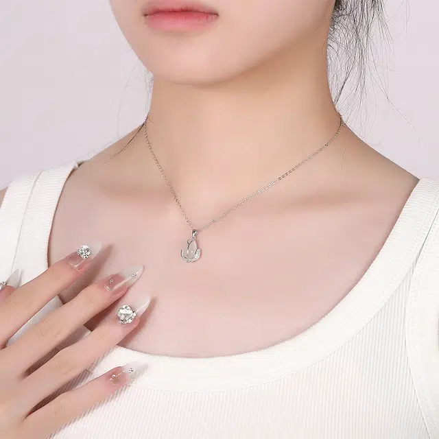 925
