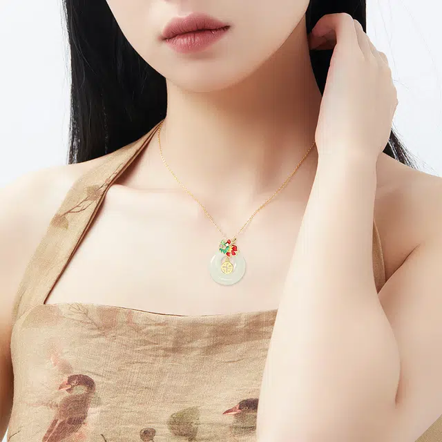 925