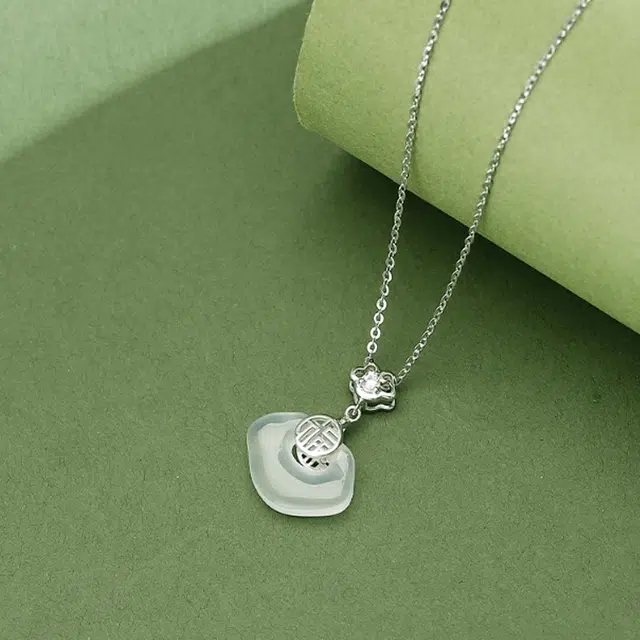 925