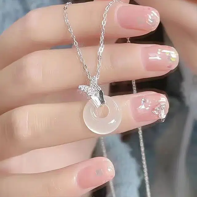 925