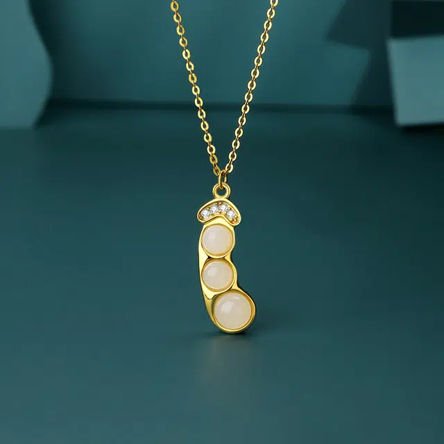 925