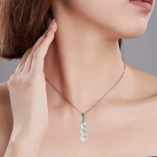 925