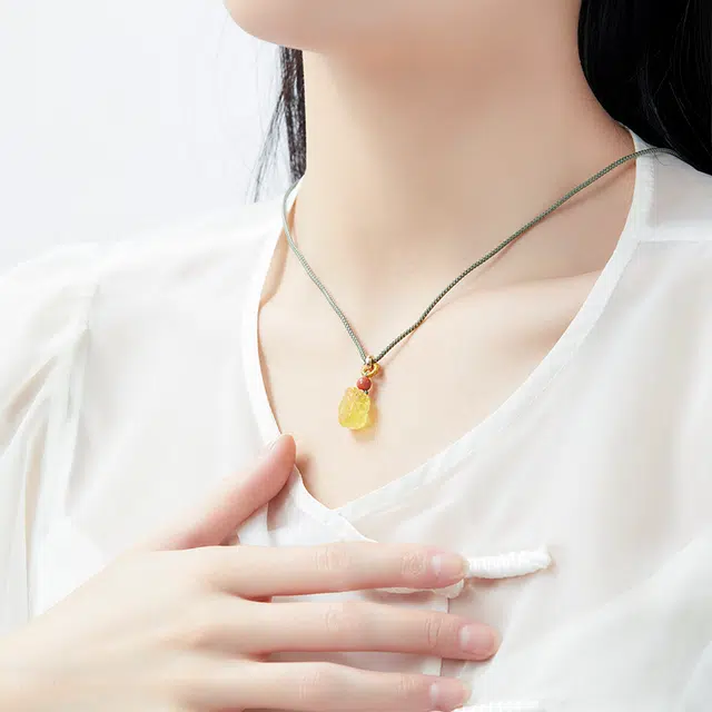 六珍堂 国潮貔貅 手工编织 复古小众 琥珀 玉石项链 女款