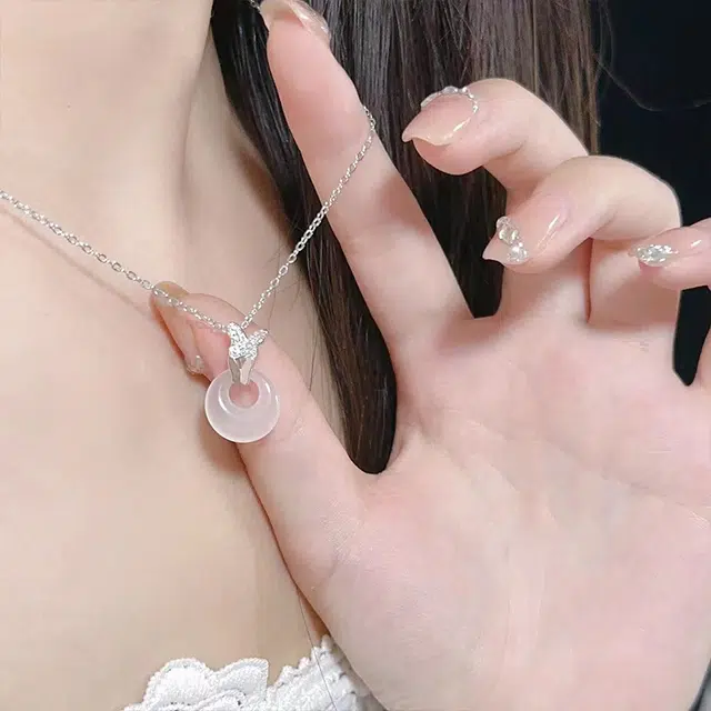 925
