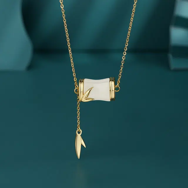 925
