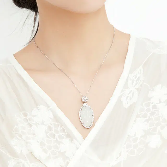 六珍堂 新中式国风冰透金枝玉叶锁骨链女  玉髓 玉石项链 女款 精美礼盒装 生日 礼 物