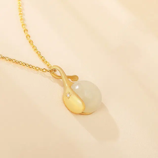 925
