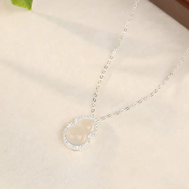 925