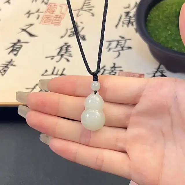 六珍堂 国潮中国风简约设计款葫芦吊坠福禄锁骨链 和田玉 项链 男女同款情侣款 青白玉