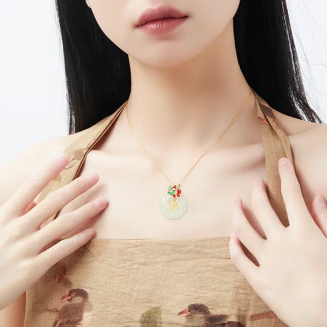 925