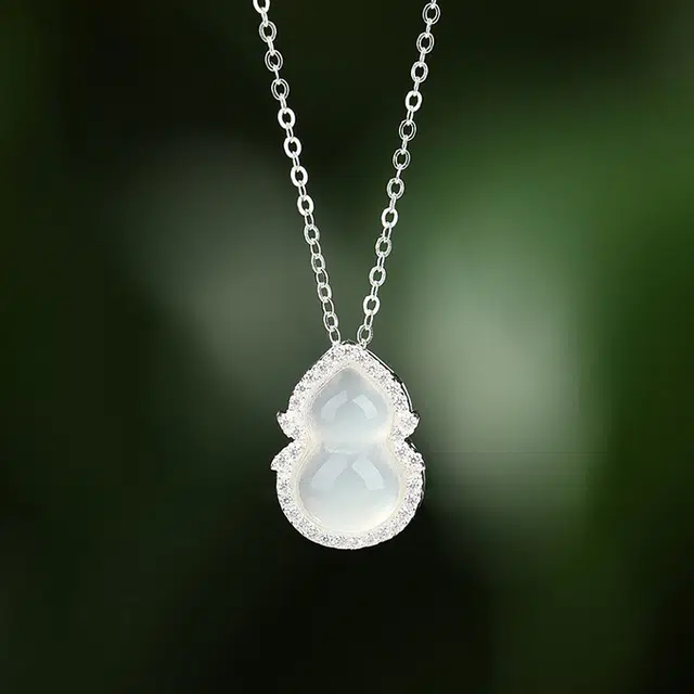 925