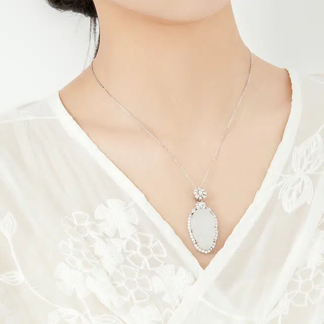 六珍堂 新中式国风冰透金枝玉叶锁骨链女  玉髓 玉石项链 女款 精美礼盒装 生日 礼 物
