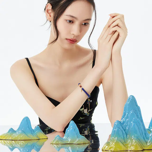 S925