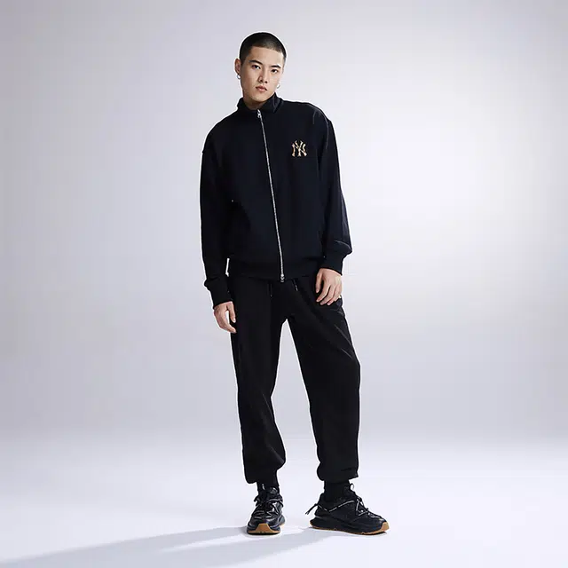 MLB FW23 LOGO
