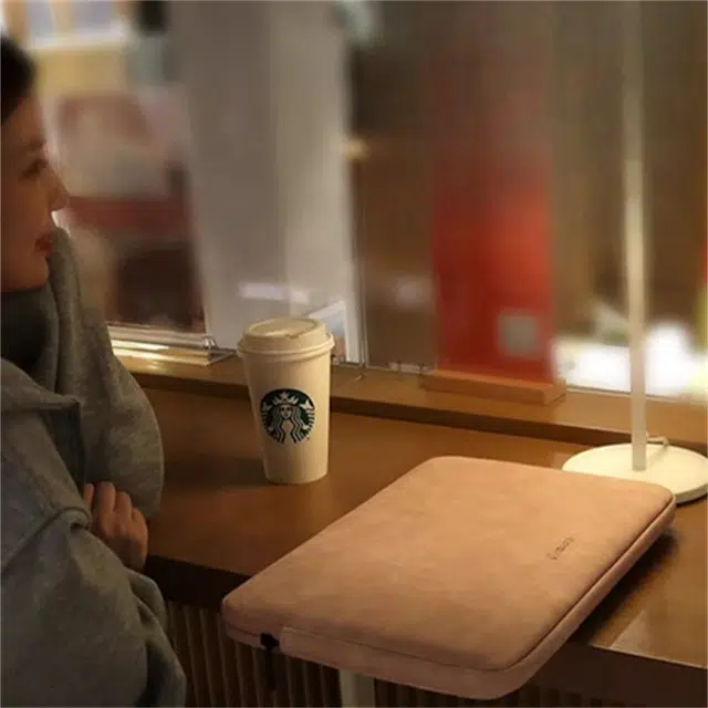 泰克森 时尚 轻便 大容量 微绒皮质 电脑包 常规 男女同款情侣款 粉墨登场/绿色年华/灰色空间/橙红时代