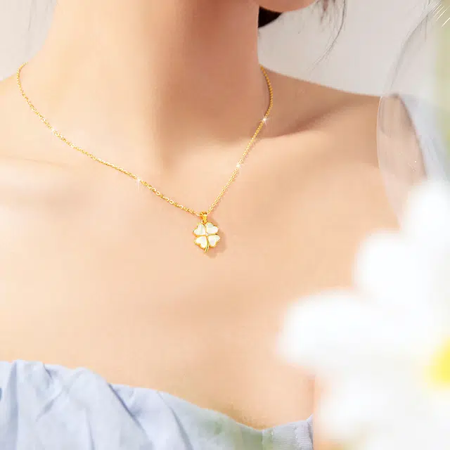 中国黄金 央创时尚 幸运四叶草锁骨链 轻奢小众设计 简约百搭 玉髓 玉石项链 女款 礼盒礼品