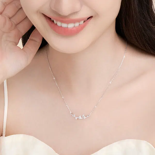 中国黄金 央创时尚 三生有杏系列 银杏叶锁骨链 轻奢小众设计 简约气质 通勤百搭 足银 项链 女款 精美礼盒