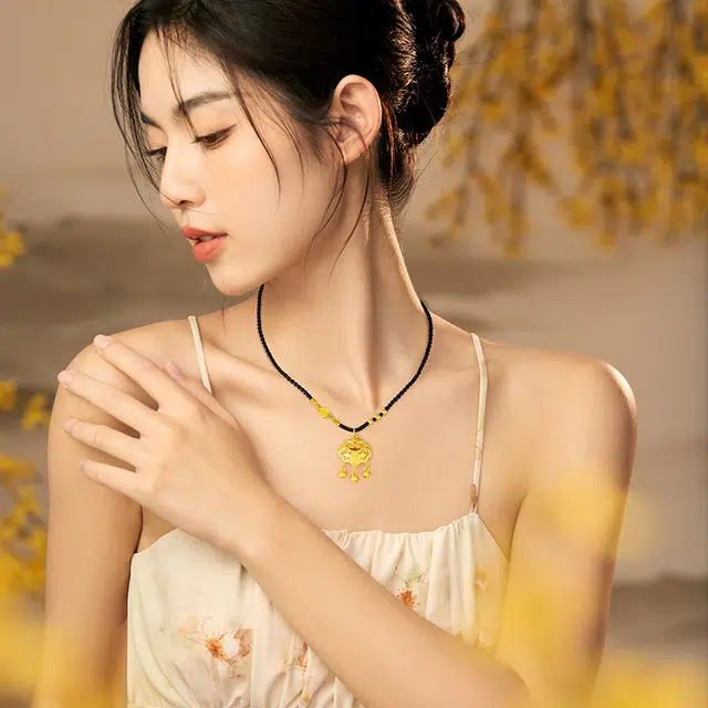 中国黄金 央创时尚 莲花福锁吊坠 国潮新中式 运转珠镂空设计 如意平安编织绳锁骨链 足金 按克计价 黄金项链 女款 女生礼品礼盒