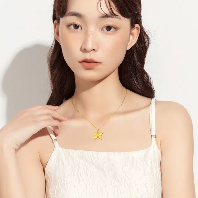 中国黄金 央创时尚 幻梦蝴蝶吊坠 蝶舞翩翩自由之诗 俏皮可爱 显白显气质 温柔 表白礼物 节日 送礼 足金 一口价 项链 女款