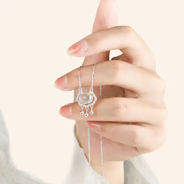 中国黄金 央创时尚 如意平安锁吊坠 新中式复古民族风 轻奢小众 锁骨链 玉髓 项链 女款 礼盒礼品 礼盒女友女生