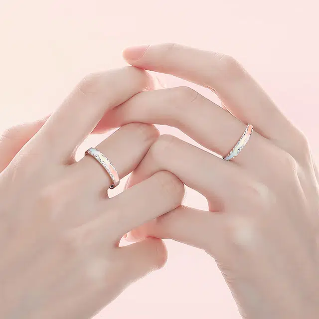 925