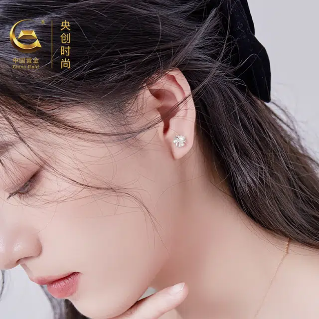 【999银养耳洞】 央创时尚 三叶花爱心花瓣经典造型 小巧精致闪耀 迷人优雅气质简约不易过敏#好运表白礼盒装 足银 耳钉 男女同款情侣款