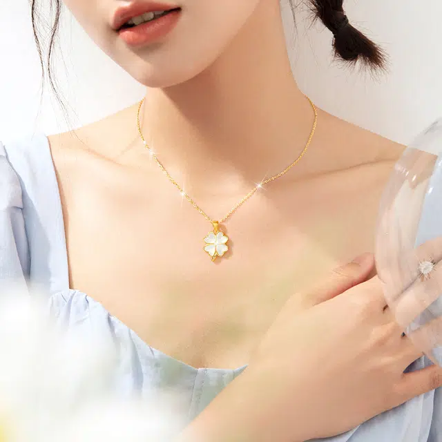 中国黄金 央创时尚 幸运四叶草锁骨链 轻奢小众设计 简约百搭 玉髓 玉石项链 女款 礼盒礼品