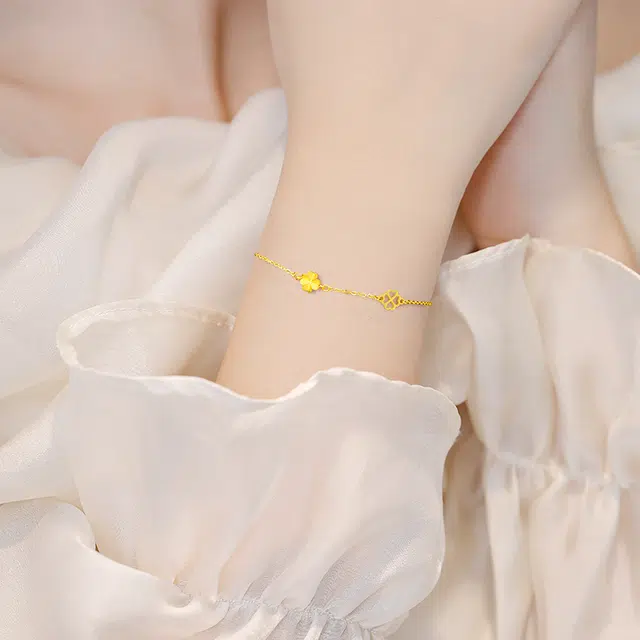 中国黄金 央创时尚 心动四叶草 遇见幸福甜美精致 小众轻奢设计 百搭 足金 一口价 手链 女款 表白女友礼品礼盒