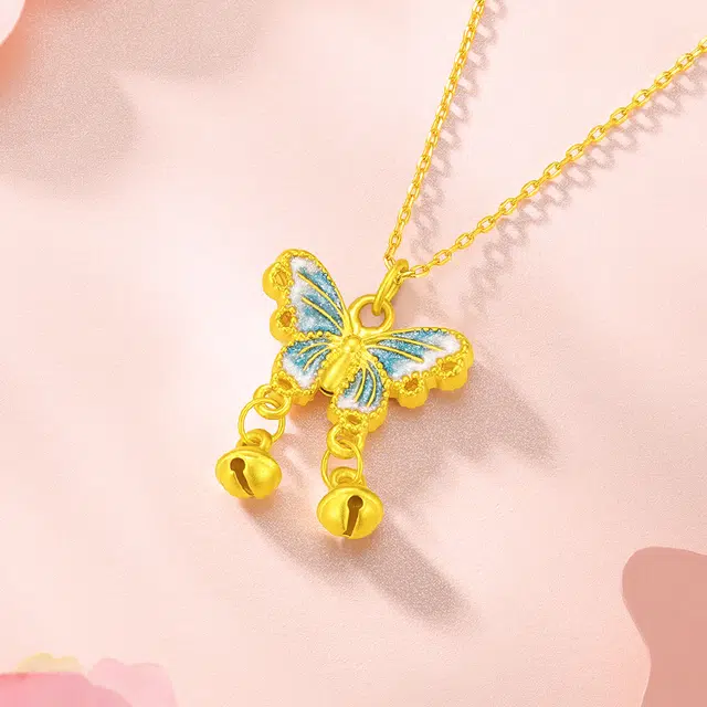 中国黄金 央创时尚 花花蝴蝶吊坠 蝴蝶飞舞寻觅幸福 铃铛点缀 双面色彩设计 精致锁骨链 足金 一口价 黄金项链 女款 表白礼物 节日 送礼