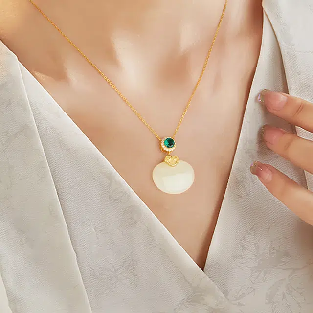 925