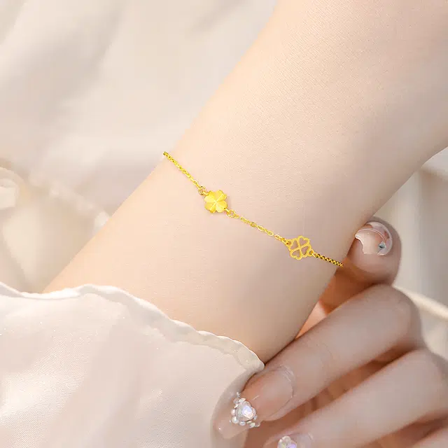 中国黄金 央创时尚 心动四叶草 遇见幸福甜美精致 小众轻奢设计 百搭 足金 一口价 手链 女款 表白女友礼品礼盒