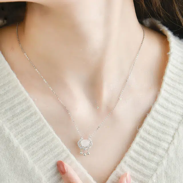 中国黄金 央创时尚 如意平安锁吊坠 新中式复古民族风 轻奢小众 锁骨链 玉髓 项链 女款 礼盒礼品 礼盒女友女生