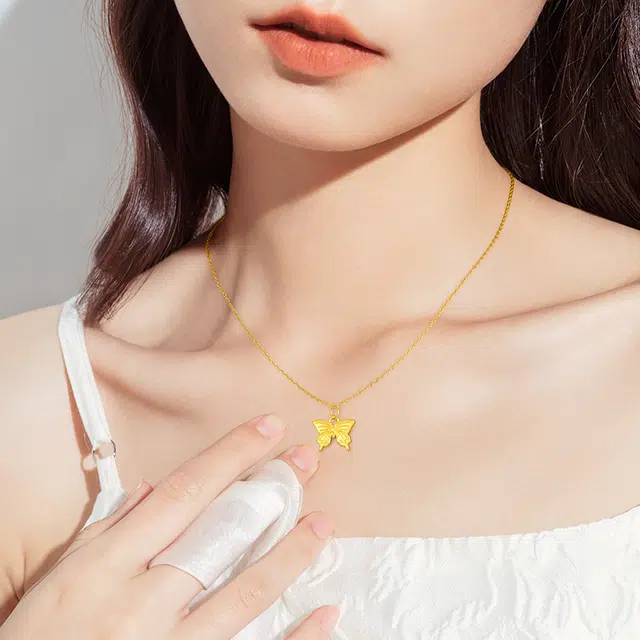 中国黄金 央创时尚 幻梦蝴蝶吊坠 蝶舞翩翩自由之诗 俏皮可爱 显白显气质 温柔 表白礼物 节日 送礼 足金 一口价 项链 女款