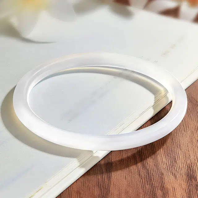 中国黄金 央创时尚 荔枝冻白月光 新中式 优雅古风旗袍汉服气质清冷感 玉镯女生 大气 玉髓 玉石手镯 女款