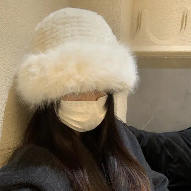 上海故事 保暖舒适 编织款  显脸小 可爱 聚酯纤维 绒线帽 女款