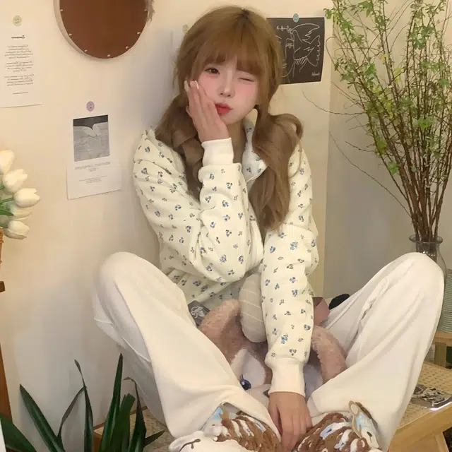 美丽衣橱 韩系甜美碎花连帽宽松小个子卫衣 女款 米白色
