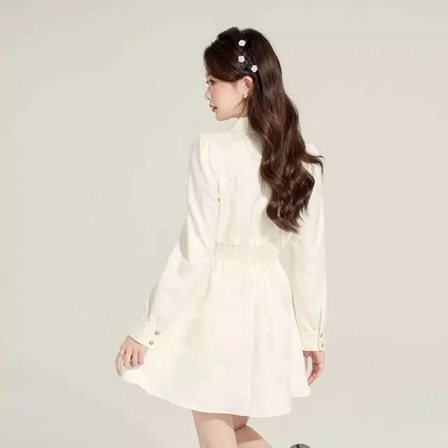 美丽衣橱 通勤纯色简约长袖连衣裙 女款 杏色