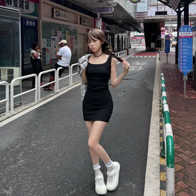 美丽衣橱 纯色修身方领短款无袖连衣裙 女款 黑色