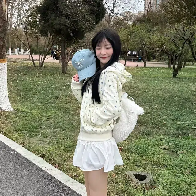 美丽衣橱 韩系甜美碎花连帽宽松小个子卫衣 女款 米白色