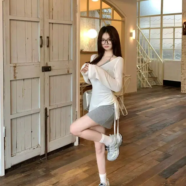 美丽衣橱 美式辣妹纯欲防晒罩衫薄款小个子挂脖背心上衣两件套长袖裙装套装 女款