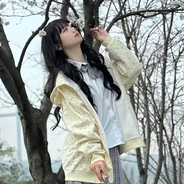 美丽衣橱 韩系甜美碎花连帽宽松小个子卫衣 女款 米白色