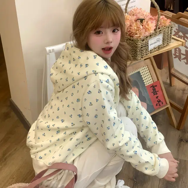 美丽衣橱 韩系甜美碎花连帽宽松小个子卫衣 女款 米白色