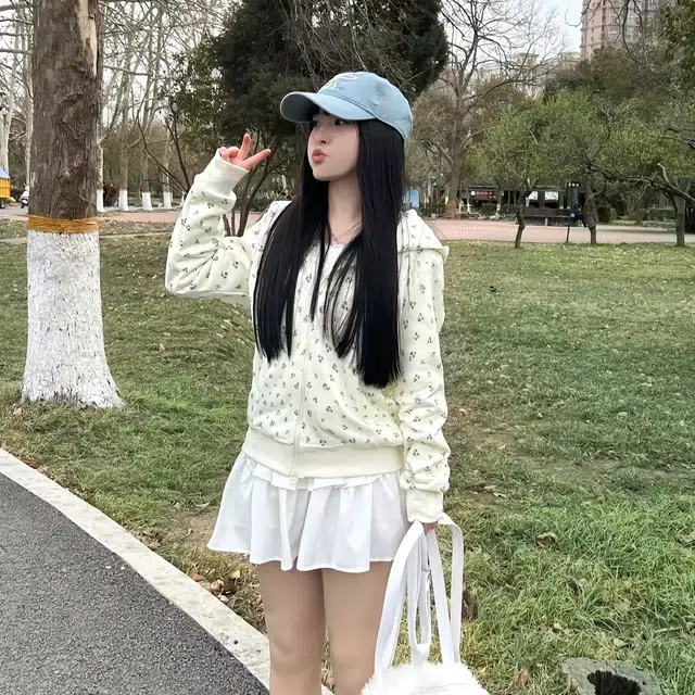 美丽衣橱 韩系甜美碎花连帽宽松小个子卫衣 女款 米白色