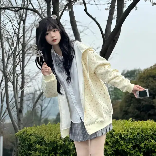 美丽衣橱 韩系甜美碎花连帽宽松小个子卫衣 女款 米白色