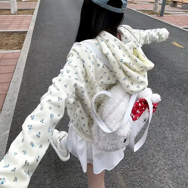 美丽衣橱 韩系甜美碎花连帽宽松小个子卫衣 女款 米白色