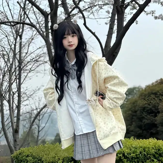 美丽衣橱 韩系甜美碎花连帽宽松小个子卫衣 女款 米白色